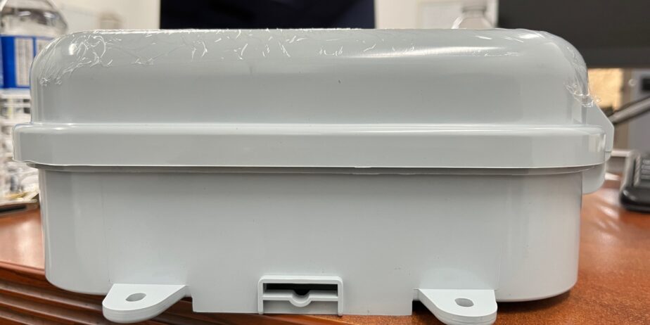 IP68 WEATHER ENCLOSURE JUNCTION BOX, WITH BRACKET AND LOCK KEY, NEW!