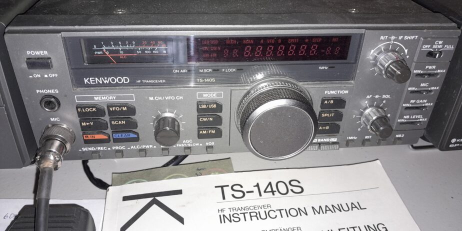 Kenwood TS-140S 1.8-30 Mhz 100W HF Transceiver and General Coverage Receiver