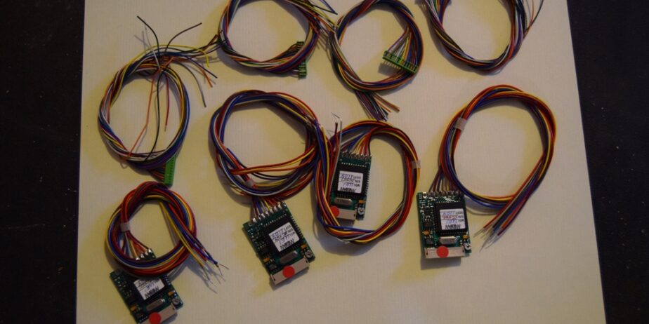 4 qty Median UE1 Multi format dial encoder and 4 qty Kenwood replacement keypads