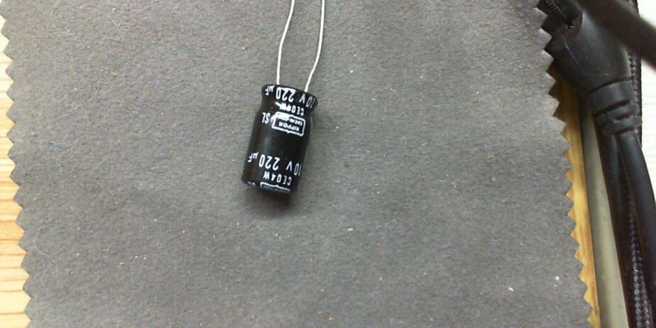 Electrolytic Capacitor 220 uF at 10 Volt