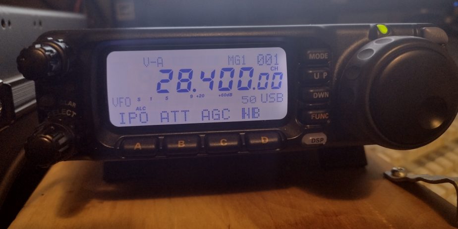 Yaesu FT 100 mobile