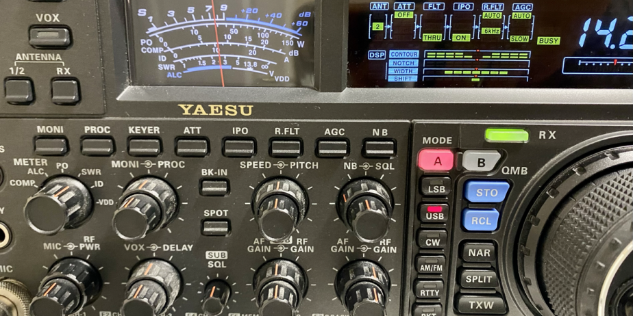 Yeasu FT-2000 – HF/50Mhz Transceiver