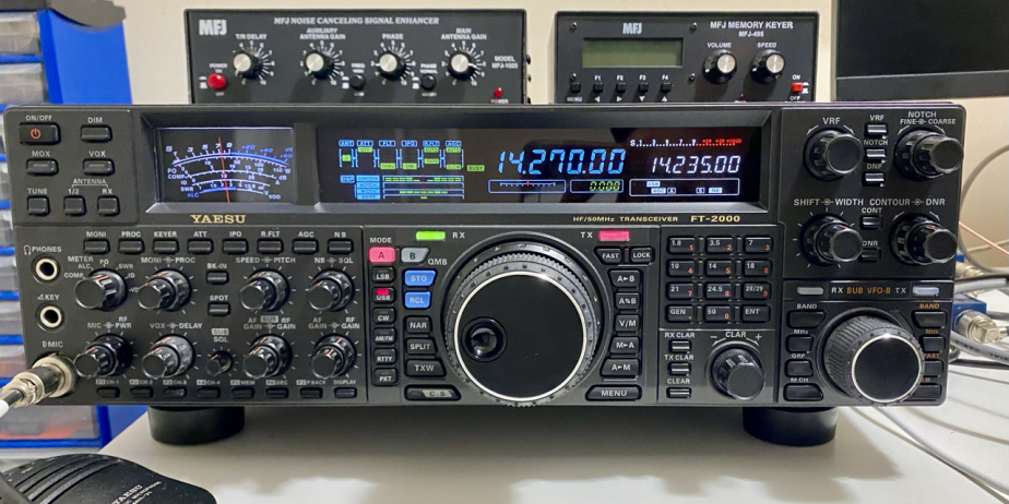 Yeasu FT-2000 – HF/50Mhz Transceiver