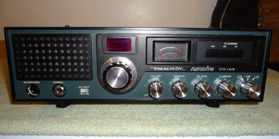 REALISTIC NAVAHO TRC-458 AM/SSB 40 CHANNEL CB RADIO