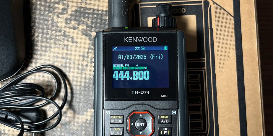 Kenwood TH-D74 + KSC-25LS desktop charger