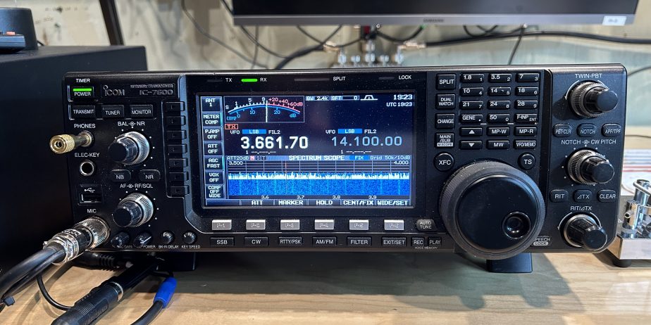 ICOM 7600