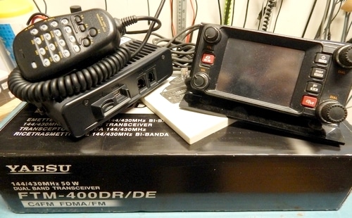 Yaesu FTM-400 Fusion Radio