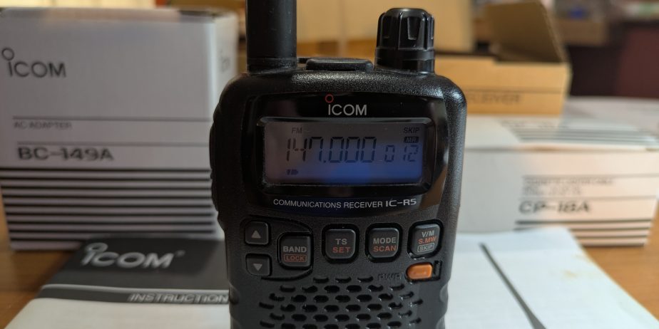 ICOM IC-R5 Wide Band Handheld Receiver with Extras (includes shipping)