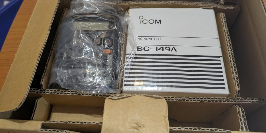 ICOM IC-R5 Wide Band Handheld Receiver with Extras (includes shipping)