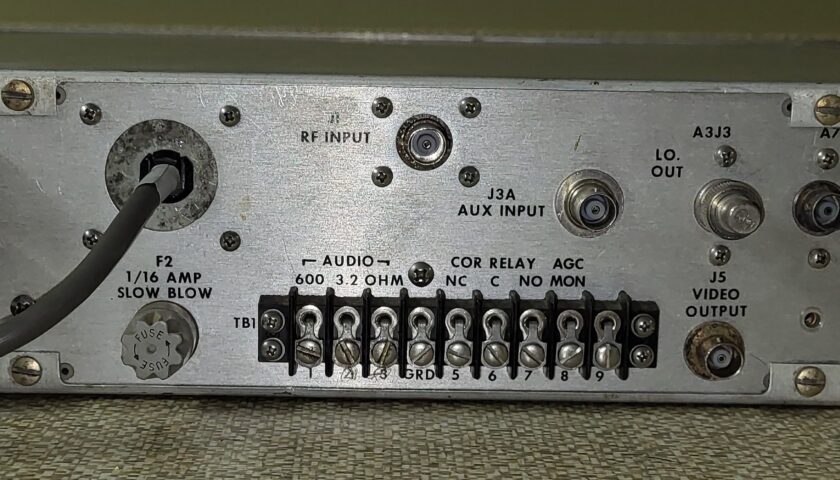 Watkins-Johnson / CEI Model 977-4 VHF Receiver