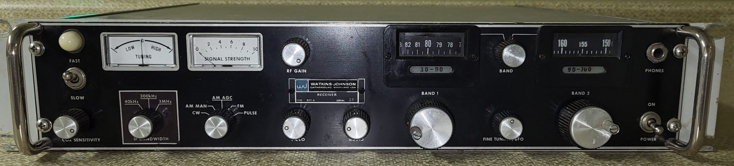 Watkins-Johnson / CEI Model 977-4 VHF Receiver