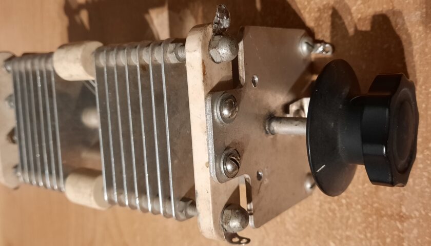 Air variable capacitor