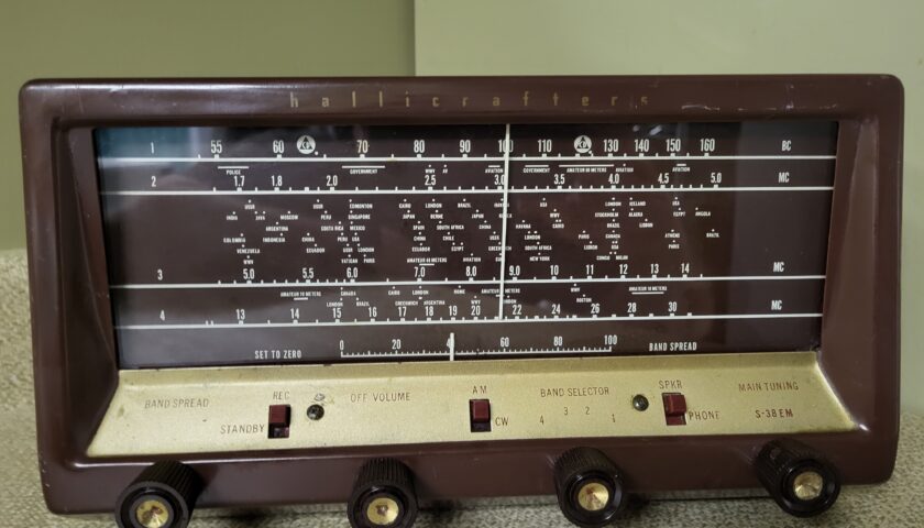 Vintage Hallicrafters S-38EM AM / SW Radio Receiver