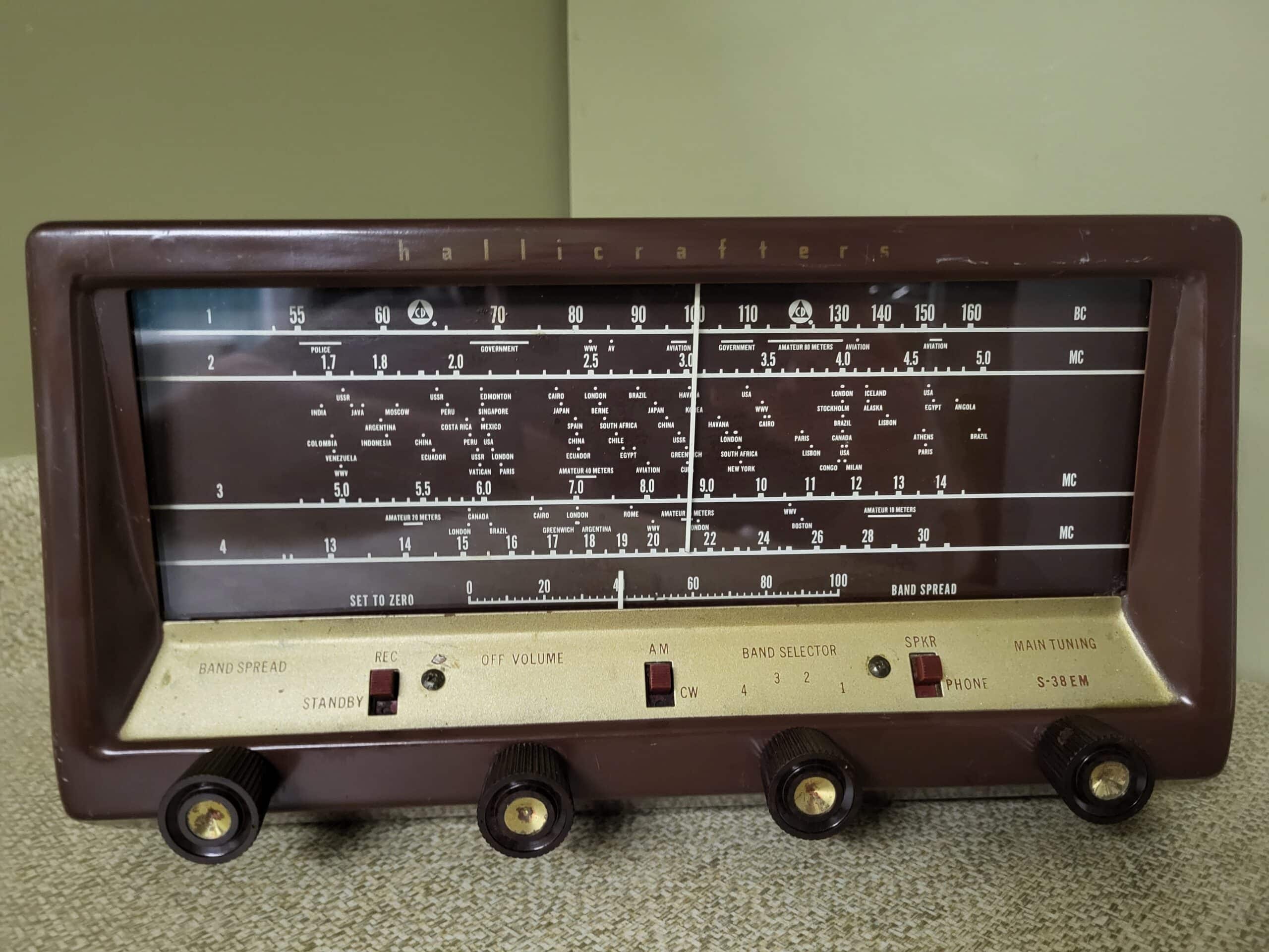 Vintage Hallicrafters S-38EM AM / SW Radio Receiver