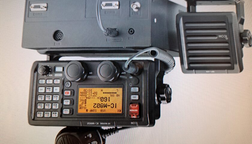Icom M802 HF SSB Marine Transceiver + AT140 Tuner + OPC1147N Radio/Tuner Cable