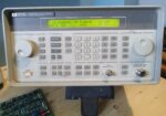 HP 8648B RF SIGNAL GENERATOR