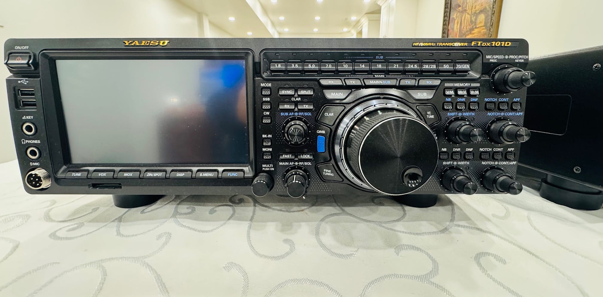 Yaesu ftdx 101D & 2 x Yaesu SP-101 Speakers