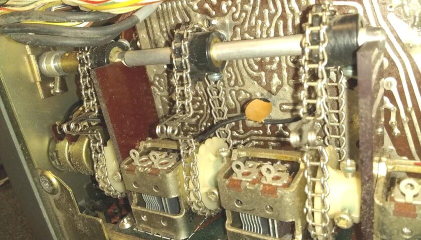 Kenwood TS-820S Ham Radio Transceiver for parts or repair
