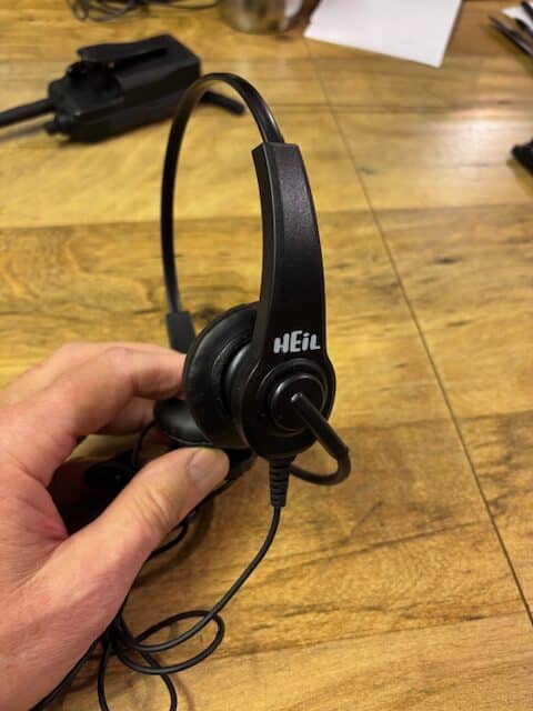 ICOM ID-52A, Rapid Charger, extra battery, Heil headphone