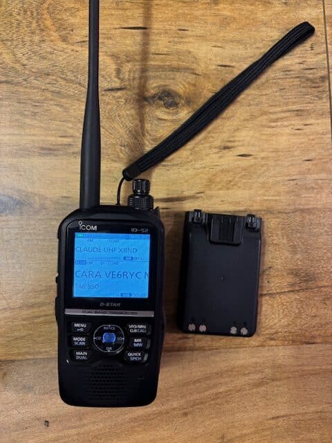 ICOM ID-52A, Rapid Charger, extra battery, Heil headphone