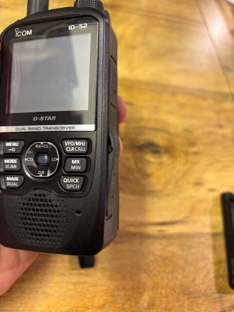 ICOM ID-52A, Rapid Charger, extra battery, Heil headphone