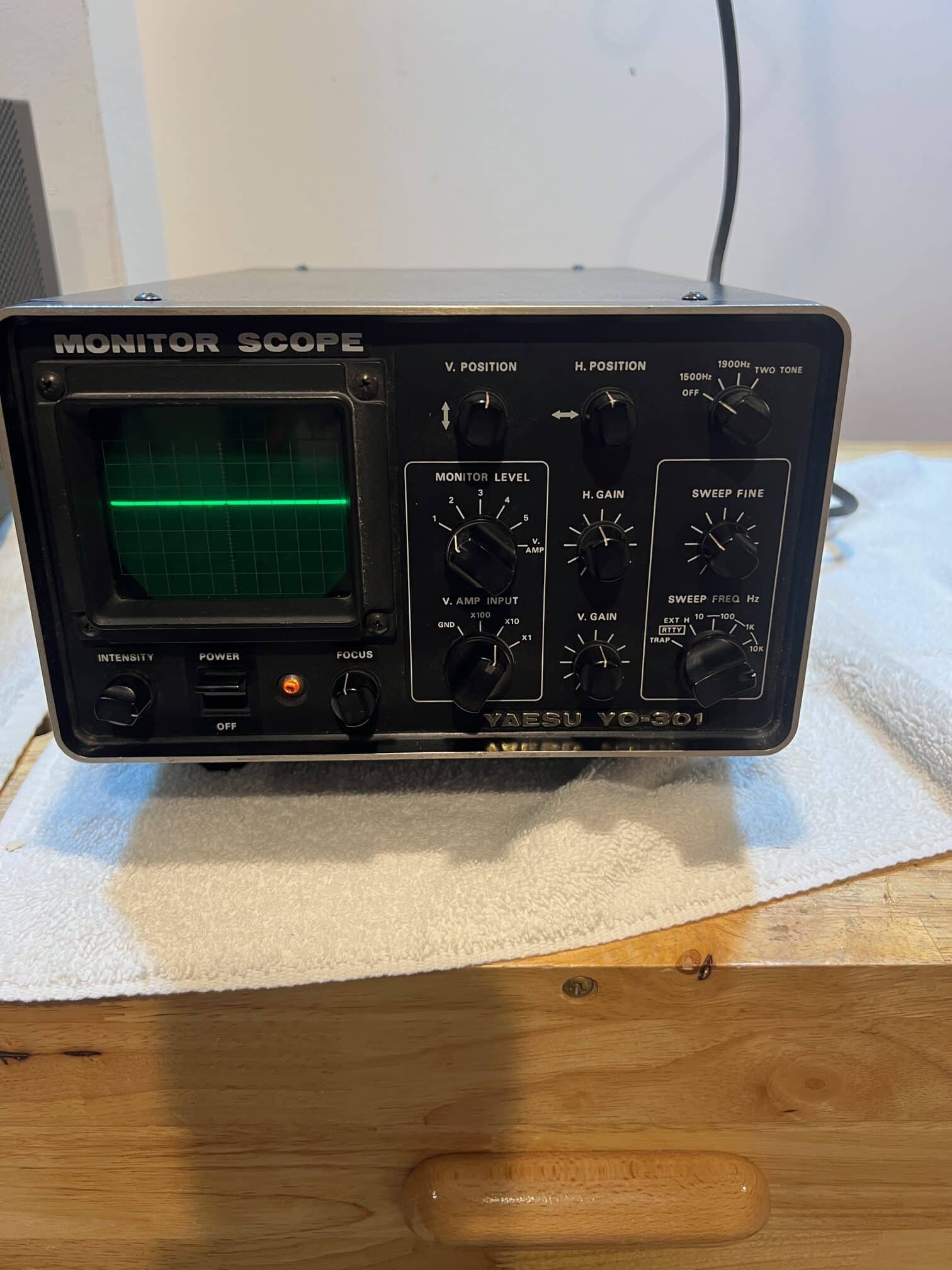 FS: Yaesu YO-301 Monitorscope