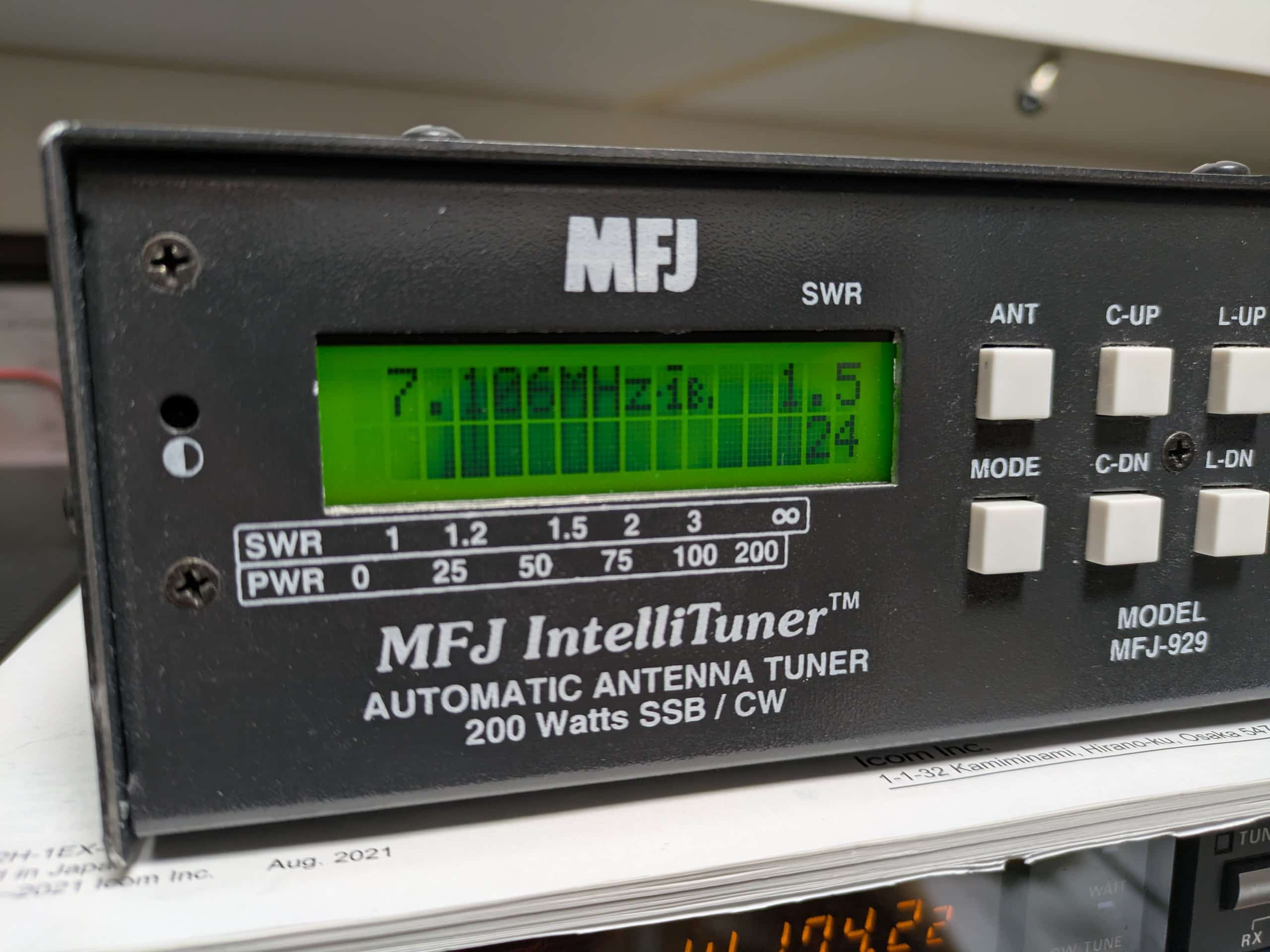 MFJ-929, 200W AUTO TUNER, LCD/MTR, 1.8-30MHz