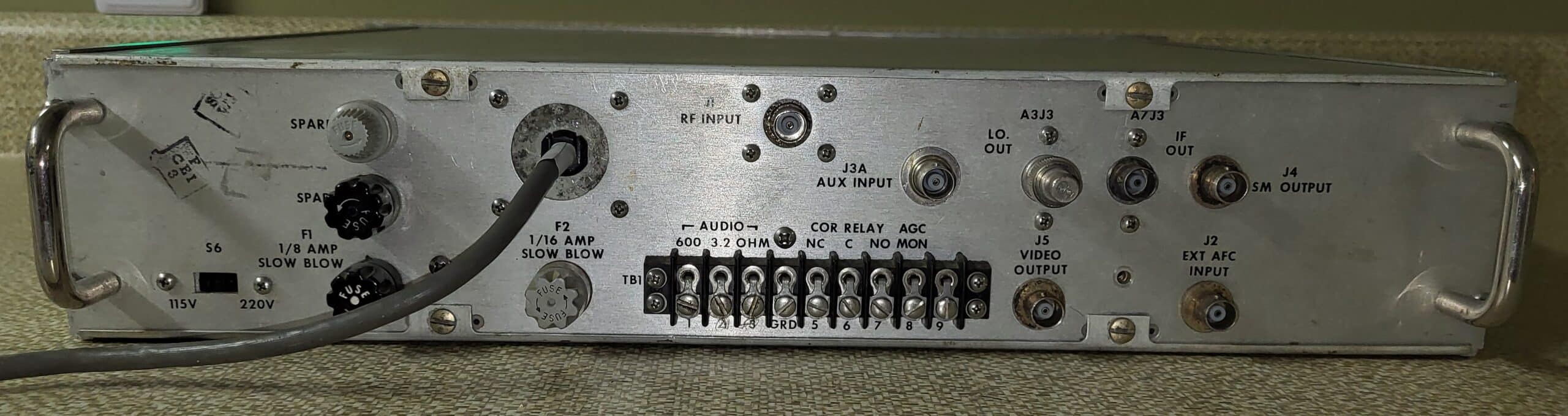 Watkins-Johnson / CEI Model 977-4 VHF Receiver