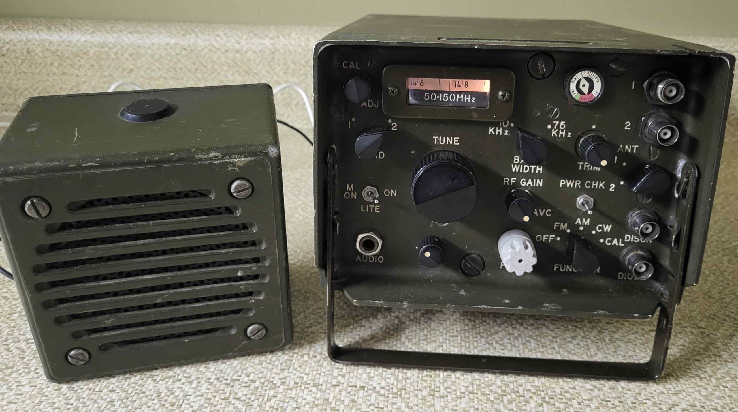 Vintage Military Radio Receiver – R-1518/UR