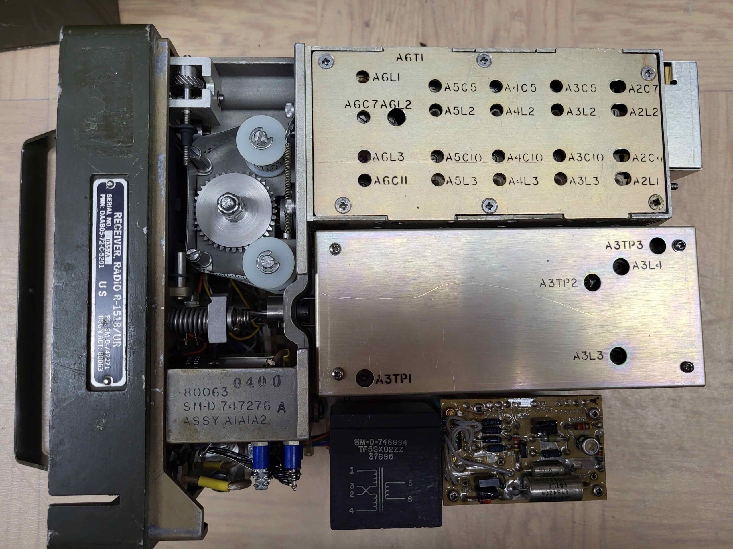 Vintage Military Radio Receiver – R-1518/UR