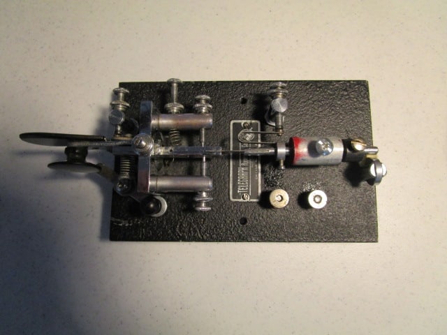 Semi-automatic “bug” key – McElroy CP-510 “Hole in the wall” bug from 1945