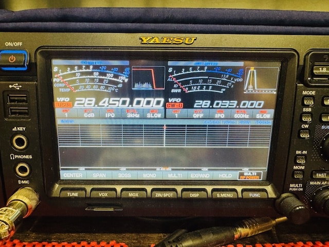 Yaesu ftdx D with optional Yaesu SP-101 x 2