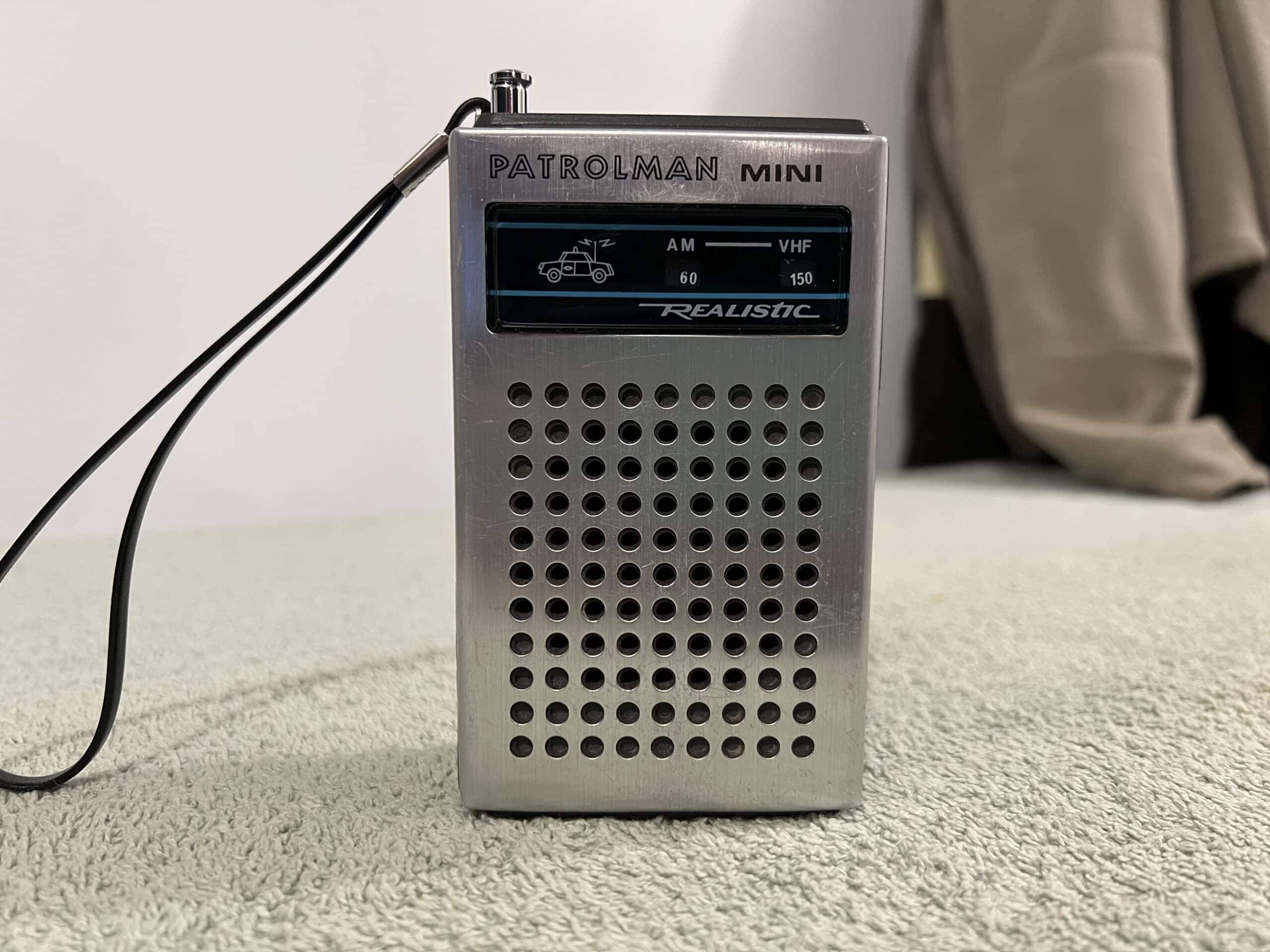 1976 REALISTIC PATROLMAN MINI AM/VHF TRANSISTOR RADIO