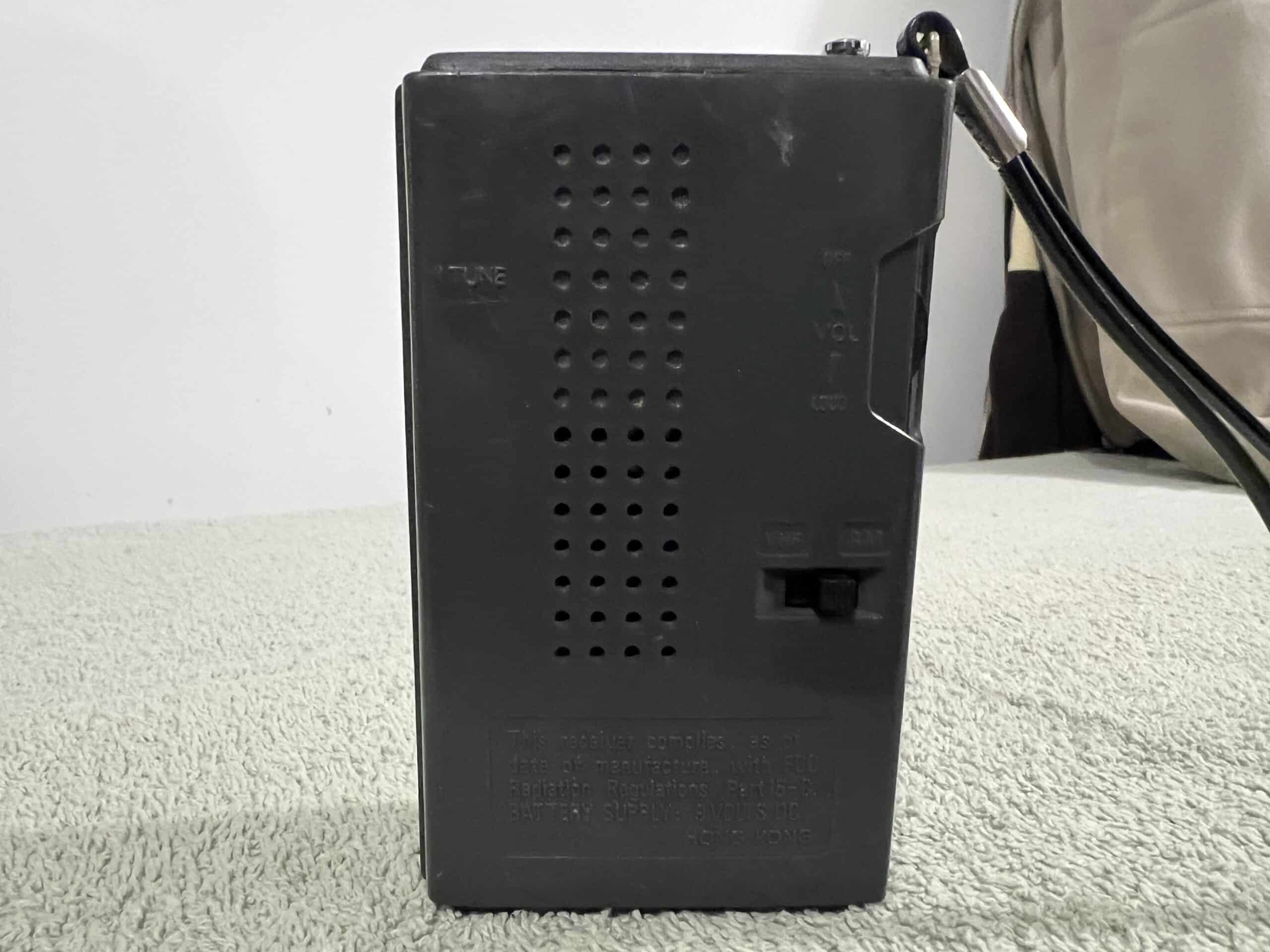 1976 REALISTIC PATROLMAN MINI AM/VHF TRANSISTOR RADIO