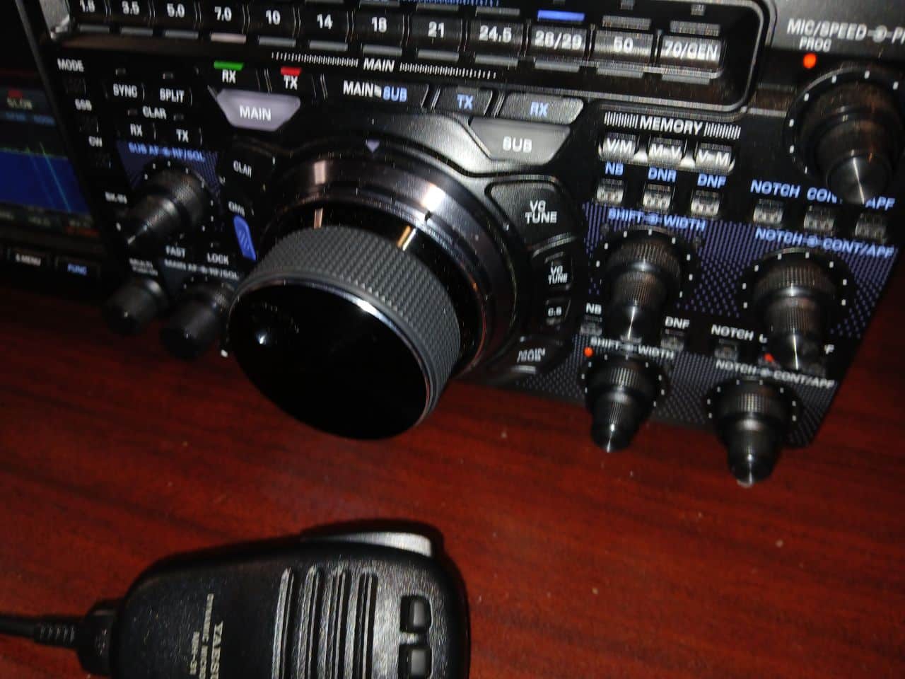 Yaesu FTDX101D Amateur ham radio for sale. Like New
