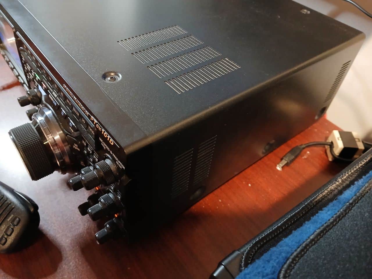 Yaesu FTDX101D Amateur ham radio for sale. Like New