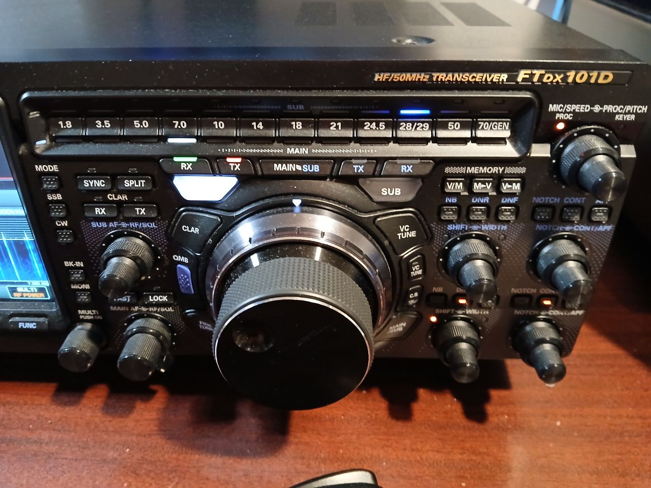 Yaesu FTDX101D Amateur ham radio for sale. Like New