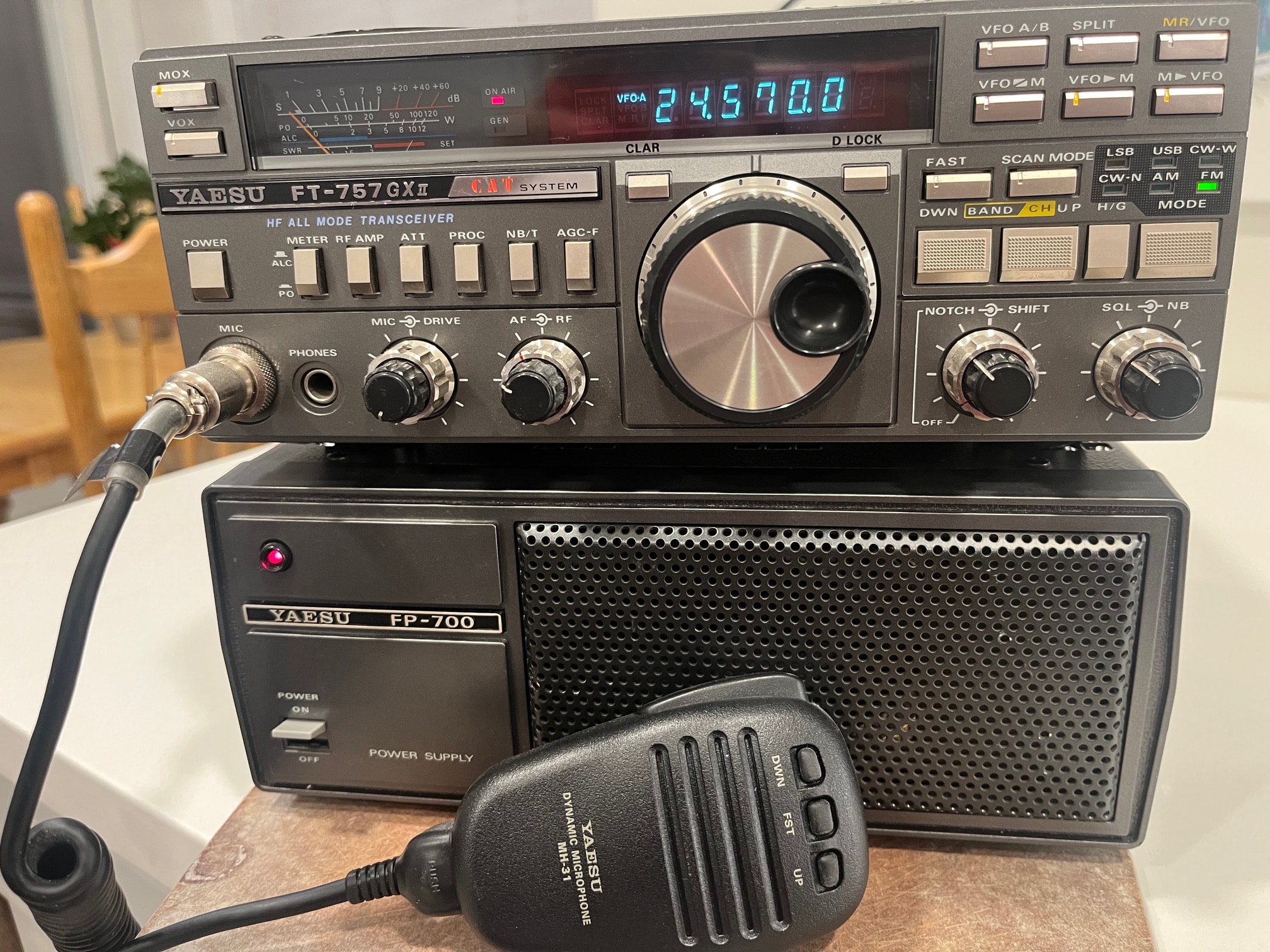 Yaesu TF-757GX II HF Transciever c/w FP-700 Power Supply / Speaker & MH-31 Microphone