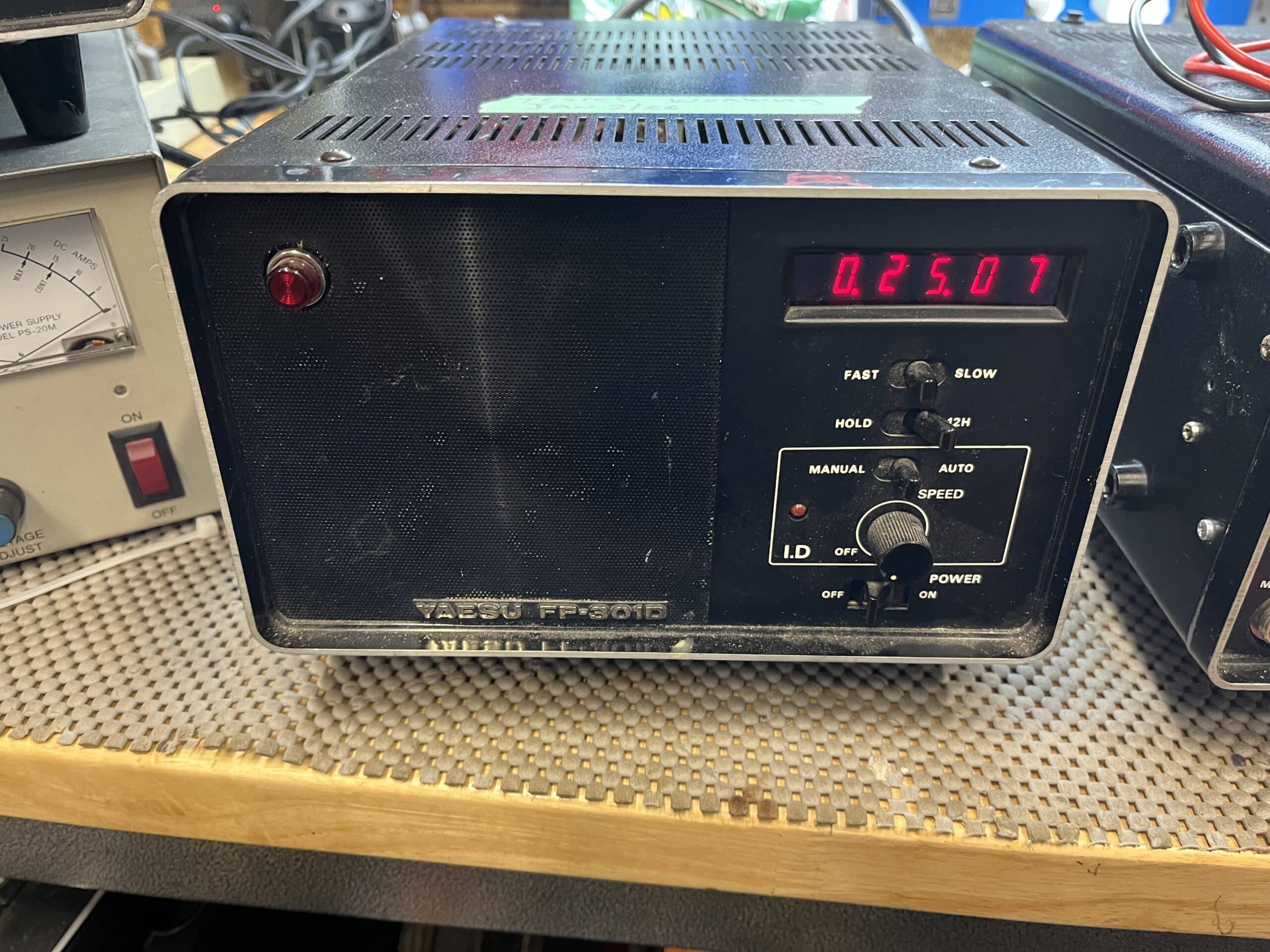 Yaesu FT-301D and FP301D package