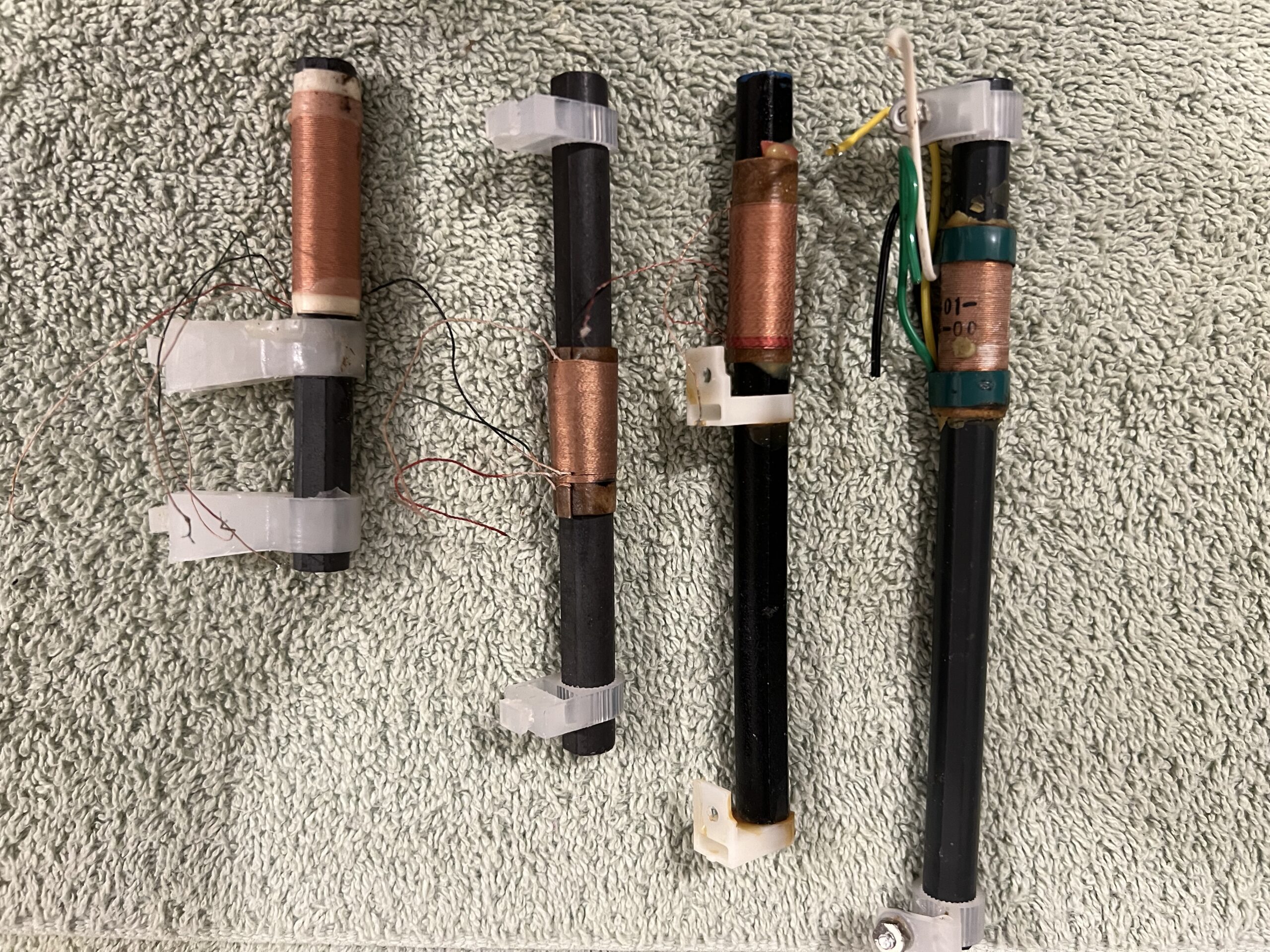 PARTS TO BUILD 4 CRYSTAL RADIOS (WORKS WITHOUT BATTERIES)