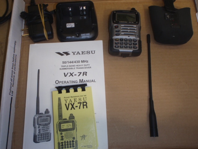 YAESU VX-7R 3 Band Portable 50/144/430 MHz