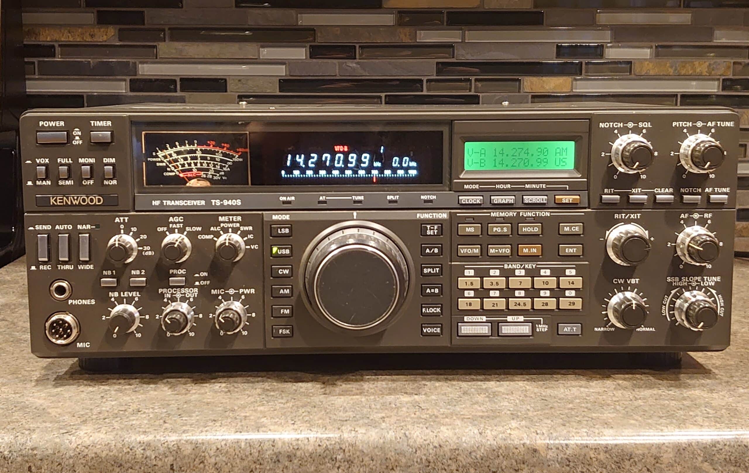 Kenwood TS-940SAT Ham Amateur HF Transceiver with built in Antenna Tuner