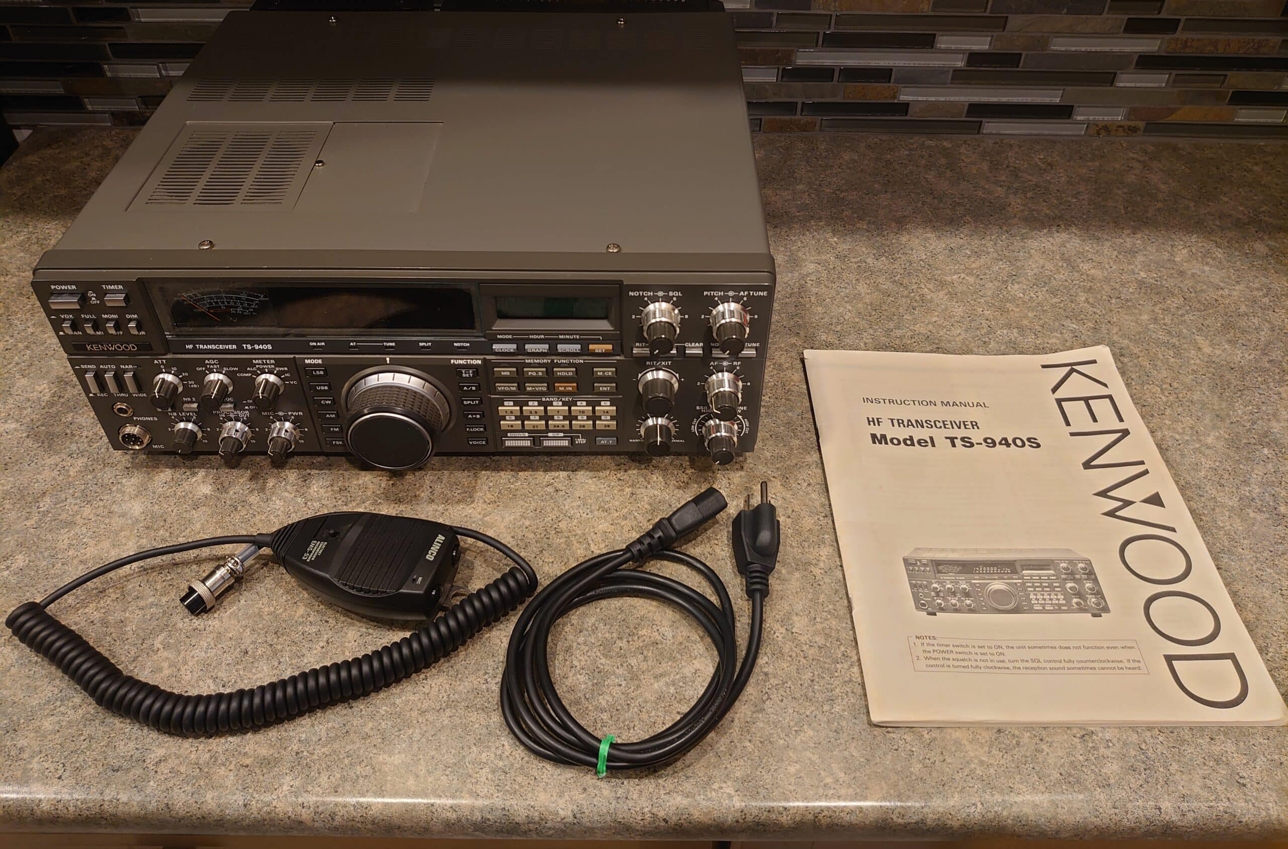 Kenwood TS-940SAT Ham Amateur HF Transceiver with built in Antenna Tuner