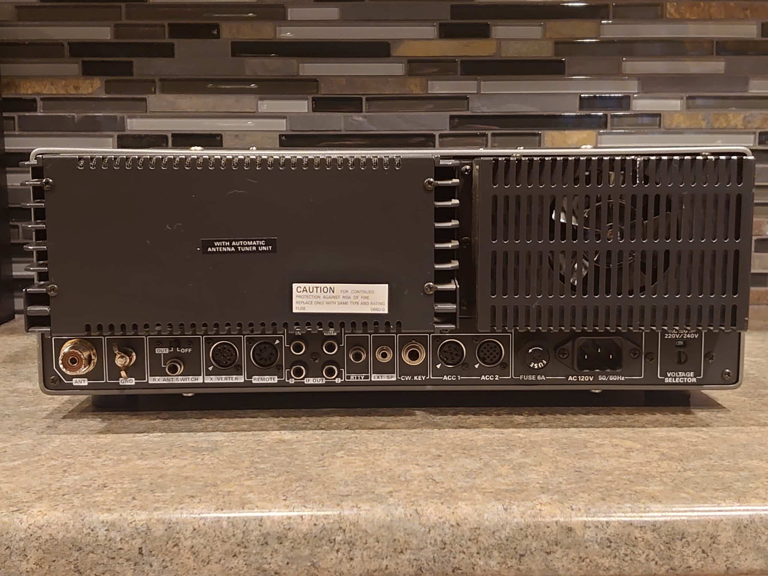 Kenwood TS-940SAT Ham Amateur HF Transceiver with built in Antenna Tuner