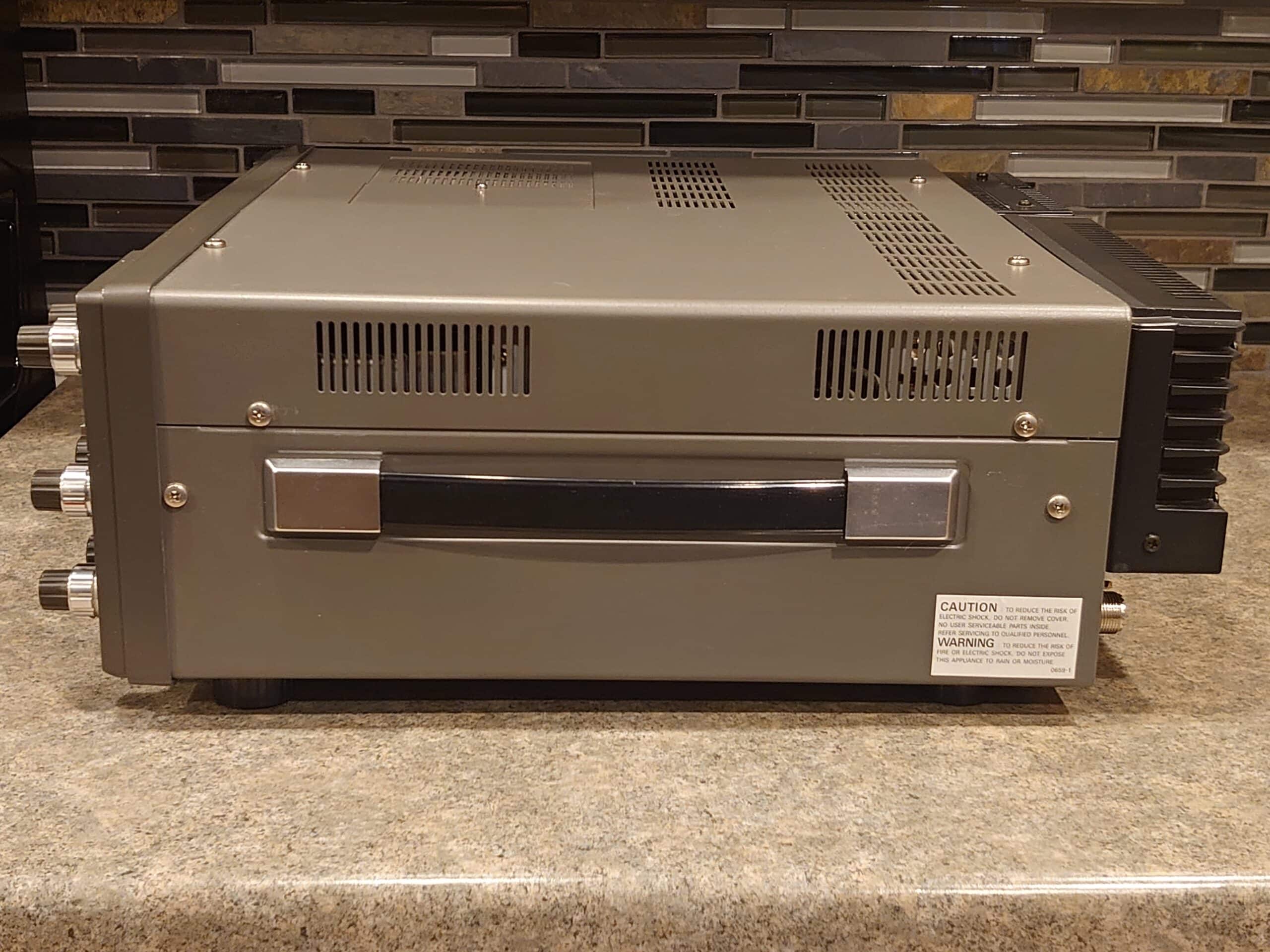 Kenwood TS-940SAT Ham Amateur HF Transceiver with built in Antenna Tuner