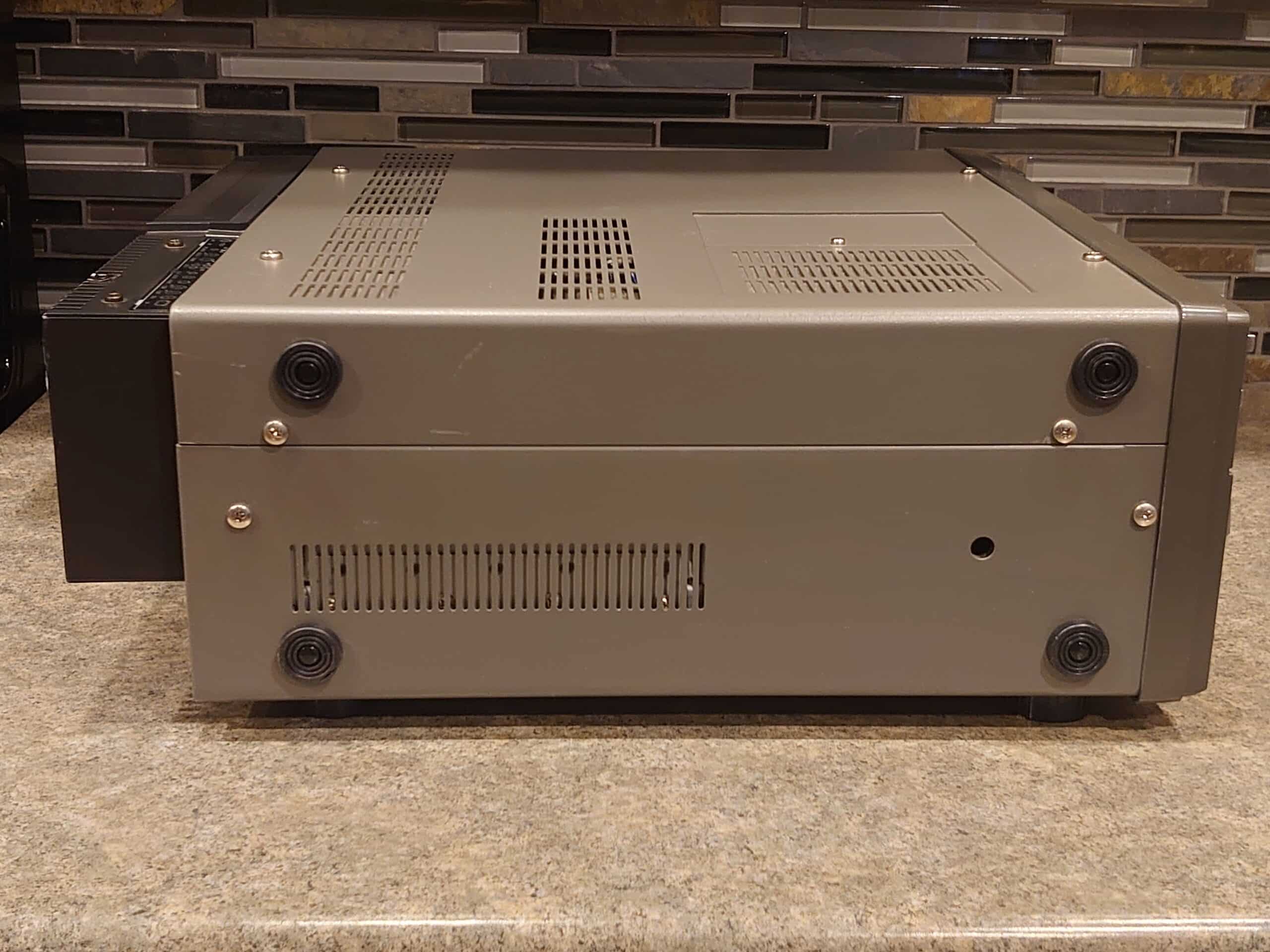 Kenwood TS-940SAT Ham Amateur HF Transceiver with built in Antenna Tuner