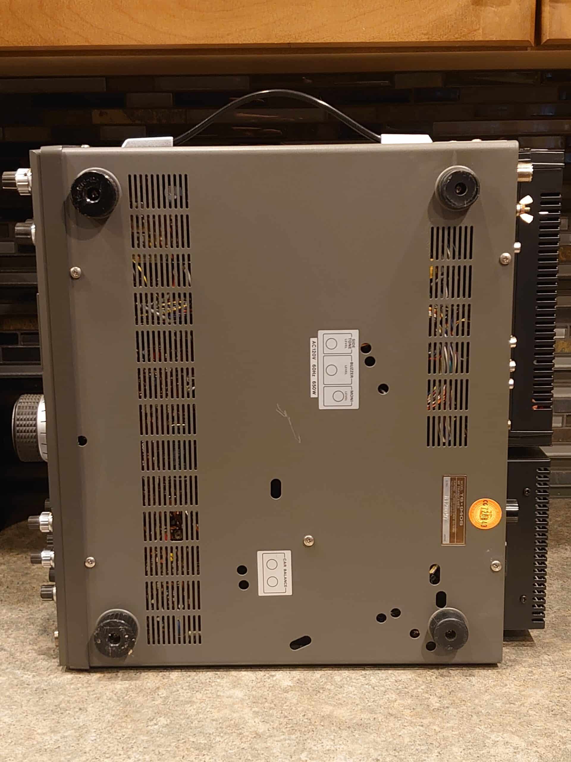 Kenwood TS-940SAT Ham Amateur HF Transceiver with built in Antenna Tuner