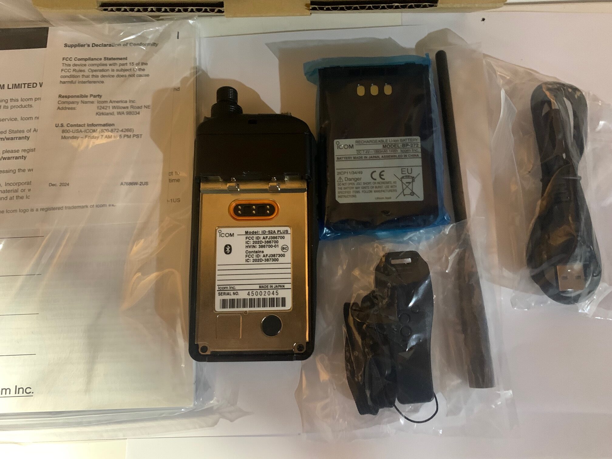 Icom ID-52A PLUS 5W VHF/UHF Dual Band Digital D-STAR with extras.